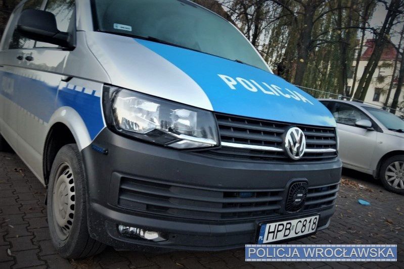 Policjanci uratowali sparaliżowaną kobietę