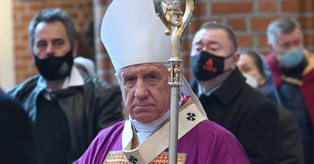 Dymisja arcybiskupa Dzięgi. Ludzie domagają się wyjaśnień