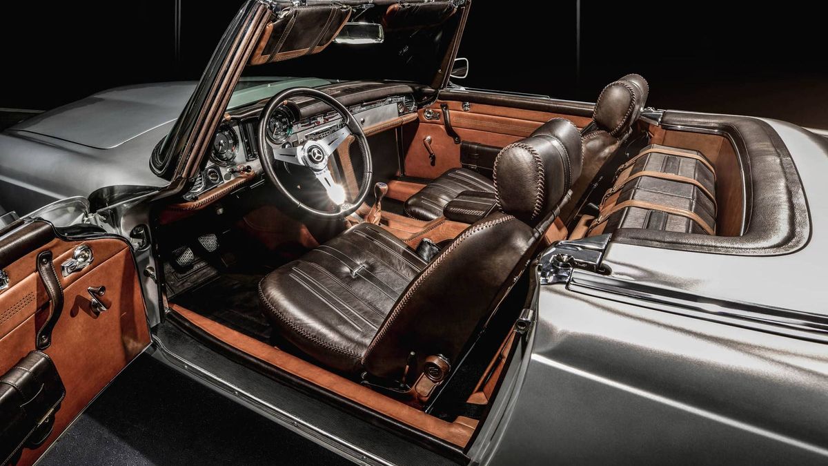 Wysmakowane wnętrze w wyjątkowym samochodzie.