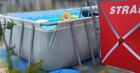 Tragedia podczas zabawy w przydomowym basenie. 13-latek utonął