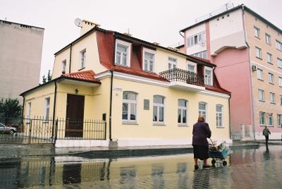 Rodzinny dom Kapuścińskiego w Pińsku / kierunekwschod.blox.pl