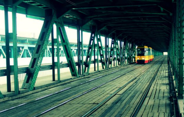 Groźny wypadek w Łodzi z udziałem tramwaju. Skład uciekł motorniczemu