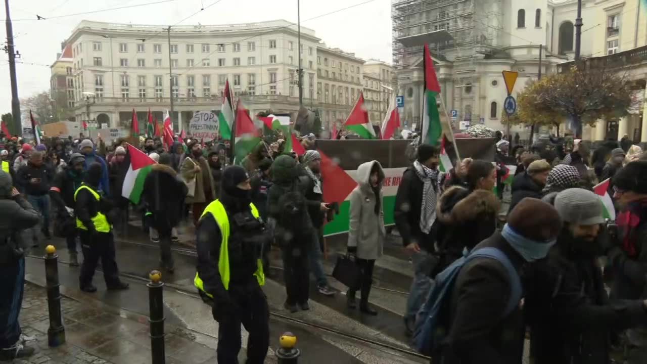 “Ani jednej bomby więcej” – ulicami Warszawy przeszła manifestacja solidarności z Palestyną