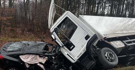 Wypadek na DK 17. Służby podają informacje o rannych