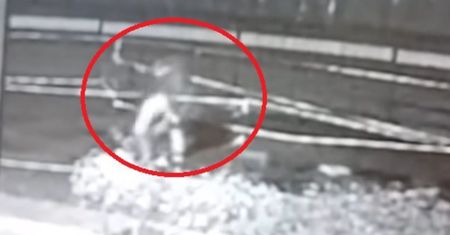 Kopał kobietę leżącą na ziemi. Brutalny atak w Żyrardowie