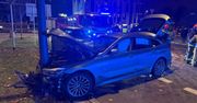 Warszawa: Staranował policyjną blokadę i wbił się w słup