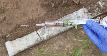 Pułapka na cmentarzu. Kobieta ostrzega mieszkańców Poznania
