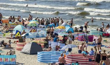 Polacy tną wydatki na wakacje. Czekają na wyjazdy poza sezonem