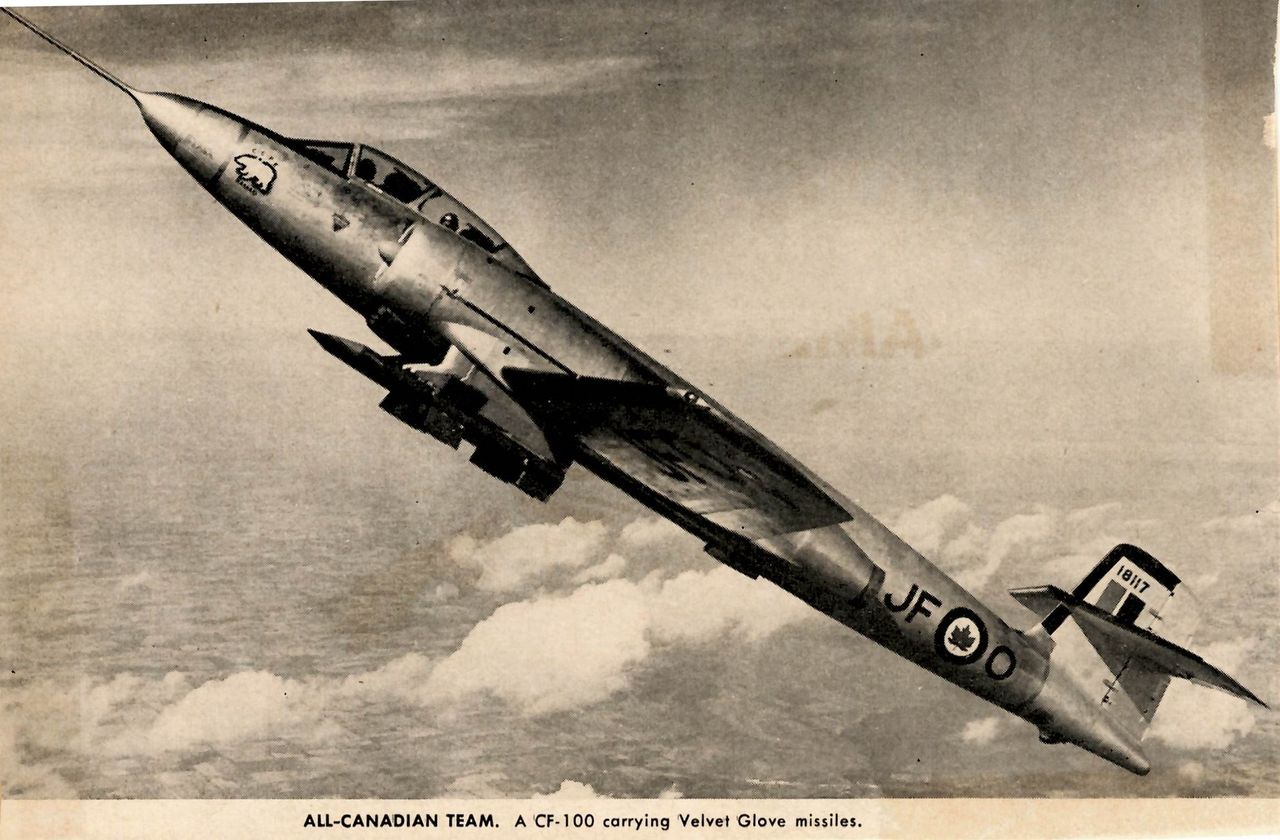 Avro Canada CF-100 Canuck z pociskiem Velvet Glove pod kadłubem