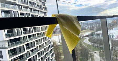 Najwyższa pora na czyszczenie. Sprawdź, jak myć balustradę balkonową