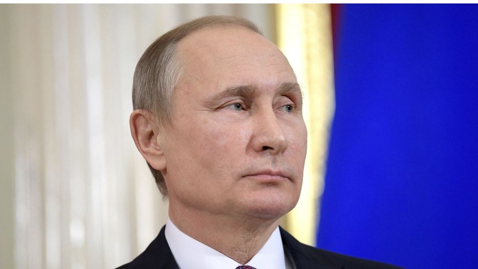 Władimir Putin nie musi się martwić o losy swojej kochanki, mieszkającej wraz z dziećmi despoty w luksusowej rezydencji w Szwajcarii. Państwo, choć dołączyło do europejskich sankcji, nie dokucza zanadto oligarchom  