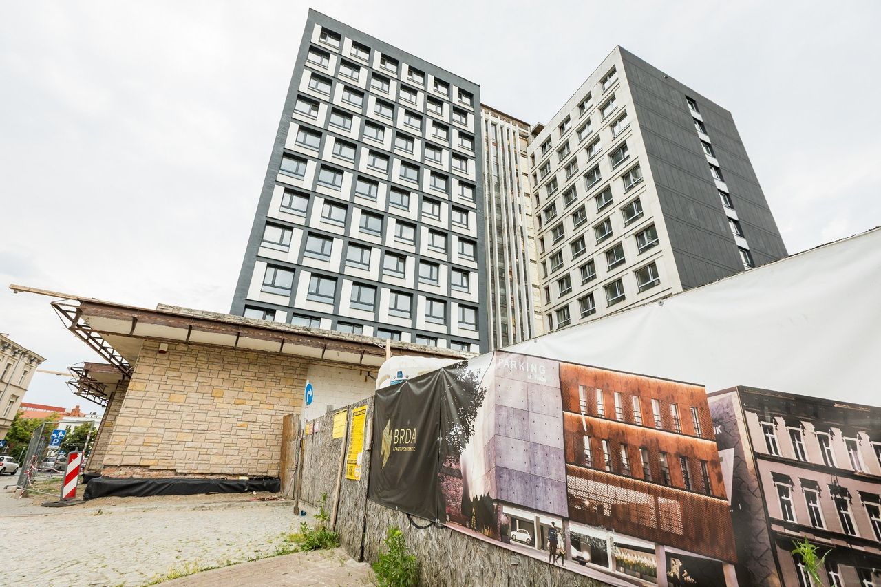 Bydgoszcz: W październiku ekipy mają wrócić na teren dawnego hotelu. Budowa ma potrwać do końca 2026 roku