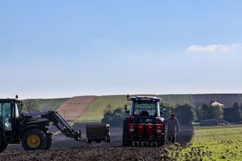Pieniądze z ZUS i KRUS. Oto jak dostać podwójne świadczenie