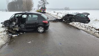 Dwa Peugeoty rozbite. Tragedia na Mazowszu
