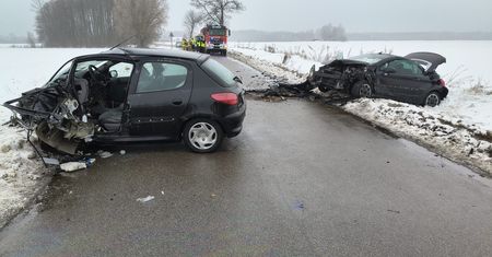 Dwa Peugeoty rozbite. Tragedia na Mazowszu