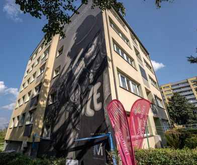 Tychy. Pamiętają o artyście, mural Riedla odsłonięty