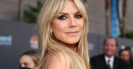 Wciąż zachwyca. 49-letnia Heidi Klum pozuje w bikini