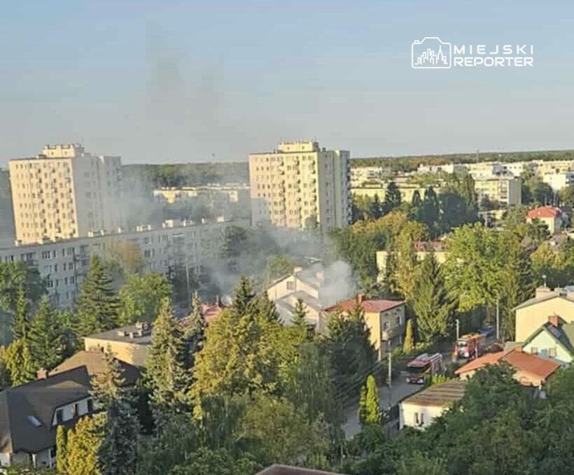 Warszawa: Pożar garażu przy budynku jednorodzinnym w Wawrze