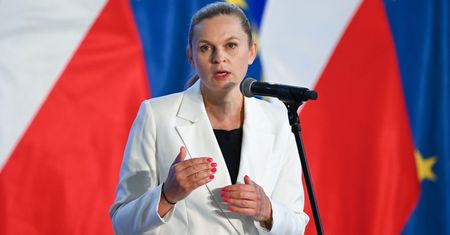 Nowacka kontynuuje rewolucję w szkołach. Sypią się gromy