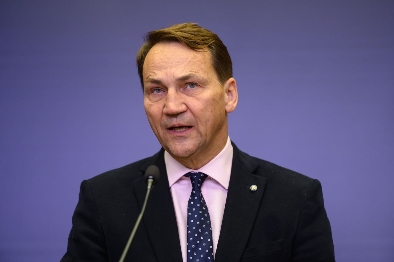 Napięcie po wpisie ambasadora USA w Polsce. Sikorski chce wyjaśnień