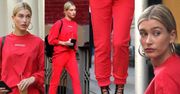 Hailey Baldwin w dresie i szpilkach