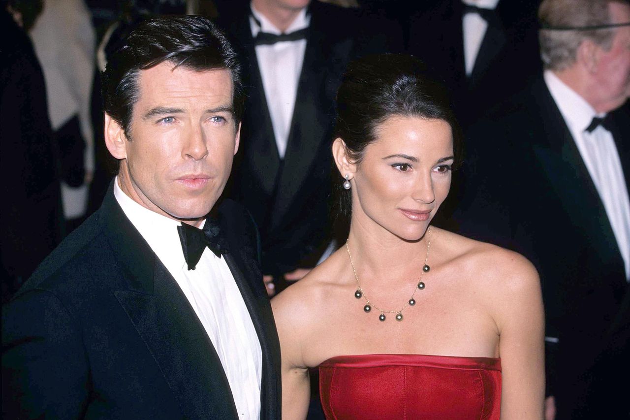 Pierce Brosnan i Keely Shaye Smith w 1995 roku