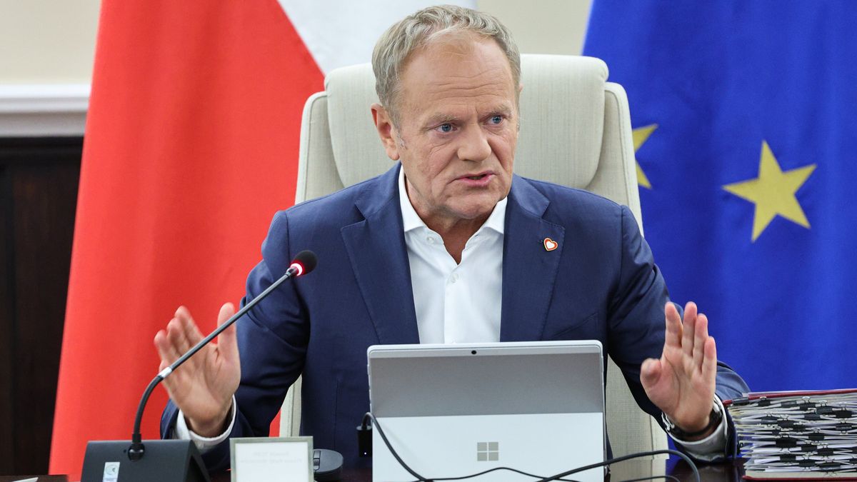 Donald Tusk
Warszawa, 06.05.2025. Premier Donald Tusk (C) podczas posiedzenia rz�du w siedzibie KPRM w Warszawie, 6 bm. Rada Ministr�w ma zaj�� si� m.in projektami deregulacyjnymi, projektem ustawy o zmianie ustawy o obronie Ojczyzny oraz niekt�rych innych ustaw i projektem ustawy o zmianie ustawy o systemie ubezpiecze� spo�ecznych oraz niekt�rych innych ustaw. (jm) PAP/Szymon Pulcyn
Szymon Pulcyn
kancelaria, KPRM, obrady, polityk, polityk polityka, polityka, posiedzenie, prezes rady ministr�w, rada ministr�w, rady ministr�w, rz�d, rz�d Tuska, rz�du, szef rz�du