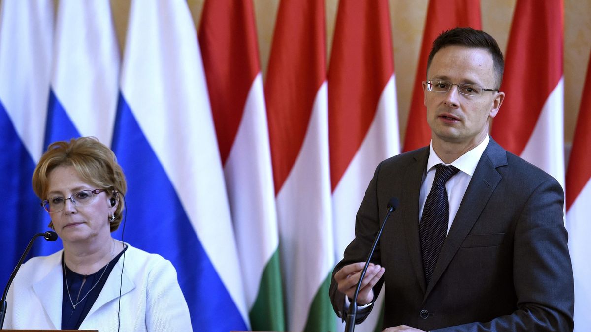 Rosyjska minister zdrowia Weronika Skworcowa i szef dyplomacji węgierskiej Peter Szijjarto