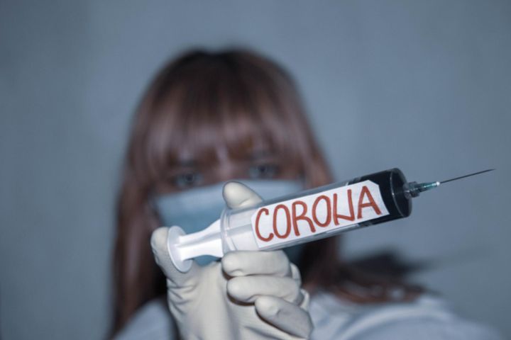 44 proc. Polaków wierzy w to, że koronwirus może pochodzić z laboratorium