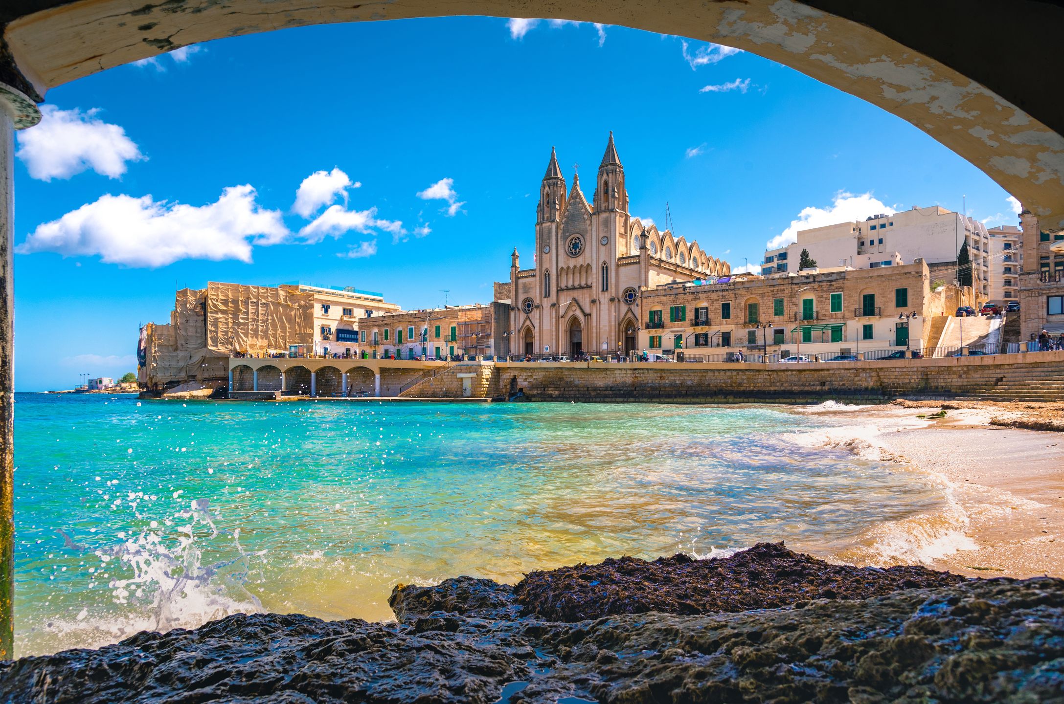 Malta zachwyca zarówno zabytkami, jak i plażami 