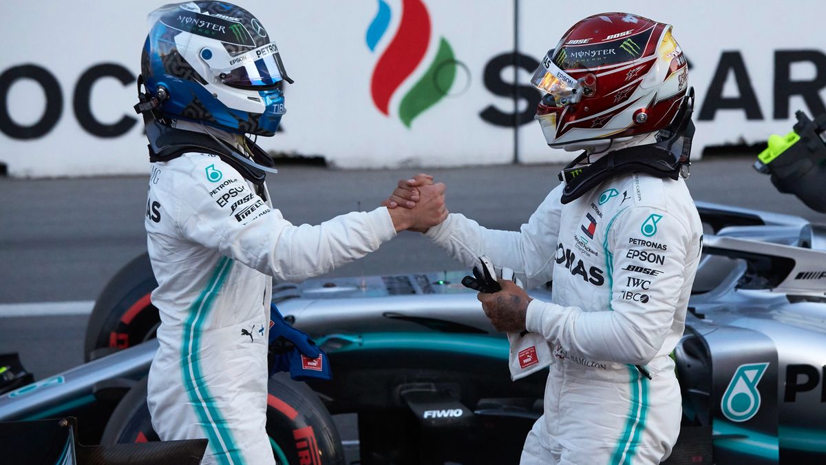 Zdjęcie okładkowe artykułu: Materiały prasowe / Mercedes / Na zdjęciu: Valtteri Bottas i Lewis Hamilton (po prawej)