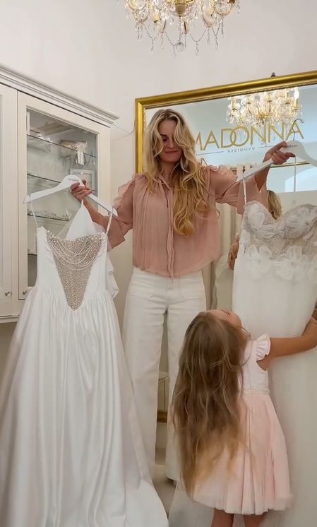 Anita ze "ŚOPW" wybiera suknię ślubną