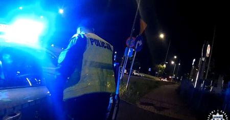 Chłopiec zgubił się w tłumie. Pomogła mu obca kobieta