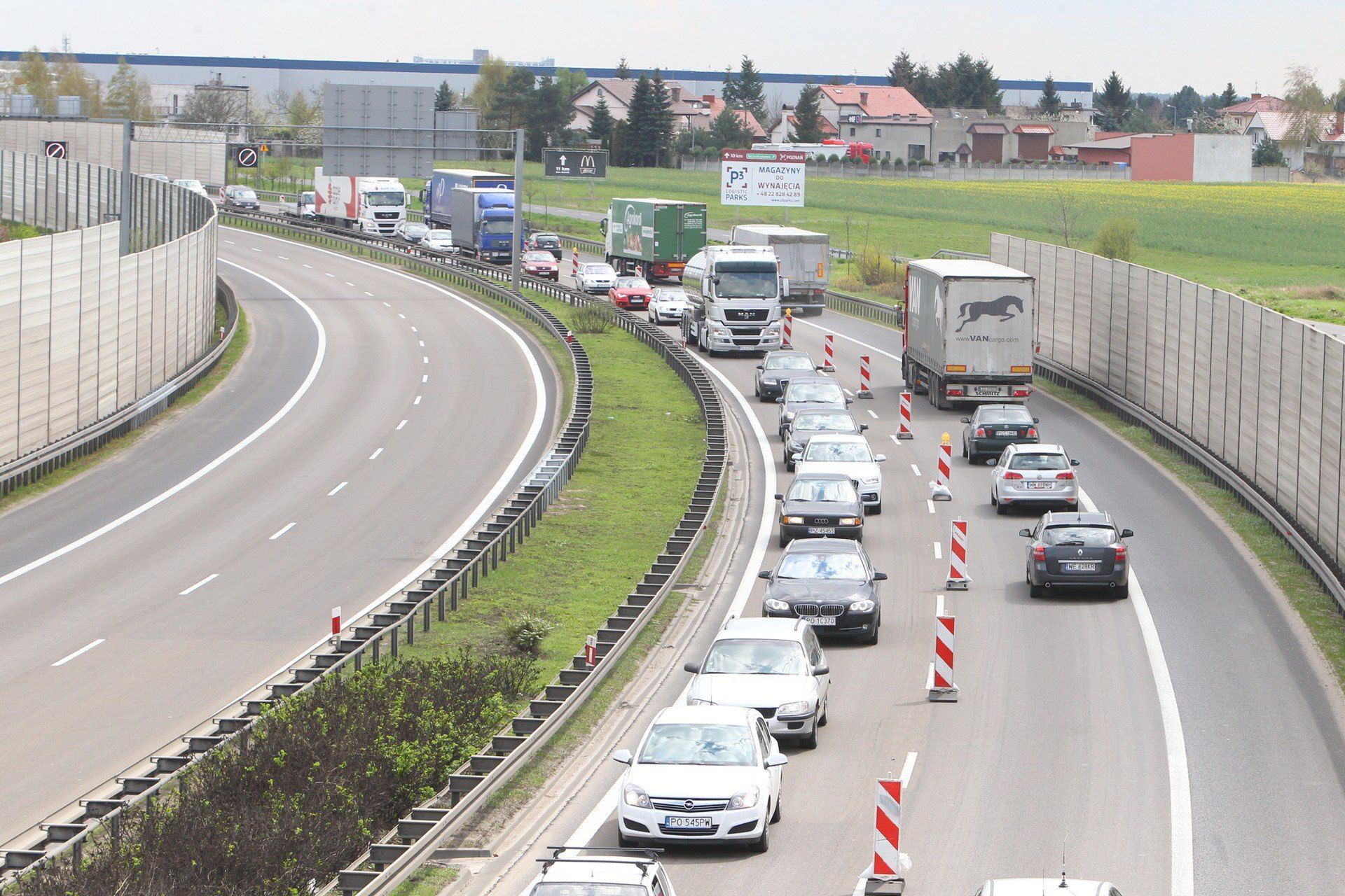 19.04.2016 POZNAN GD TRASA S11 KORKI REMONT WEZLA KRZESINY. GLOS WIELKOPOLSKI. FOT. GRZEGORZ DEMBINSKI/POLSKA PRESS