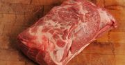 Surowe mięso wieprzowe z polędwicy i łopatki (mięso i tłuszcz)
