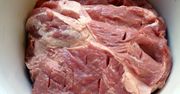 Surowe mięso wieprzowe z polędwicy i łopatki (samo mięso)