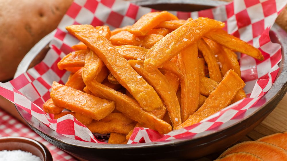 Mrożone frytki z batatów z dodatkiem soli