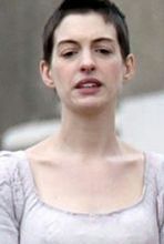 ''Les Miserables'': Anne Hathaway prawie jak chłopiec