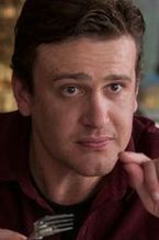 ''Jeszcze dłuższe zaręczyny'': Jason Segel tym razem w ubraniu