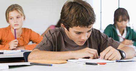Kto zarabia na korkach? Studenci coraz mniej...