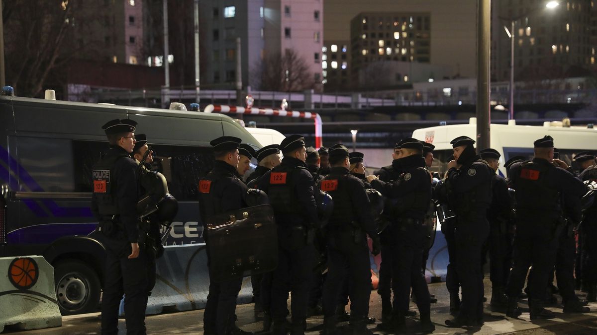 Getty Images / Mohamad Salaheldin Abdelg Alsayed/Anadolu / Na zdjęciu: Francuska policja.