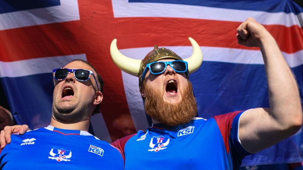 Zdjęcie okładkowe artykułu: Getty Images / Oliver Hardt - UEFA / Na zdjęciu: kibice z Islandii 