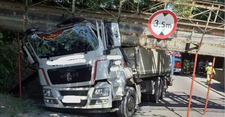 Zawalił się wiadukt. Poważny wypadek w Sierakowie