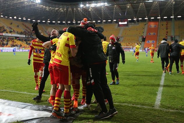 Radość piłkarzy Jagiellonii po golu na 3:2 z Arką Gdynia (fot. Kamil Świrydowicz/jagiellonia.pl)