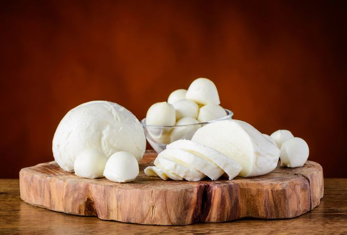 Mozzarella z pełnego mleka o niskiej wilgotności