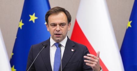 Nowe dane GUS o płacach i przemyśle. Minister finansów komentuje