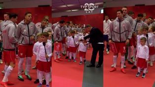 Cezary Kulesza "podmienił" dziecko, które weszło z Robertem Lewandowskim na murawę! Nagranie ZNIKNĘŁO z retransmisji meczu