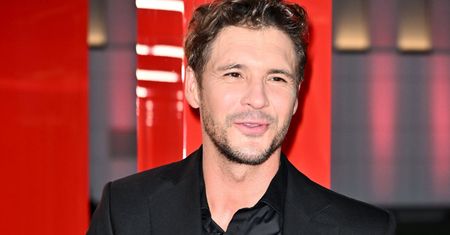Mikołaj Roznerski rozprawia O MIŁOŚCI. Od lat jest singlem. "Zajęte serce"