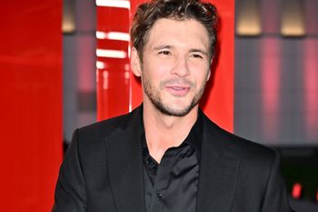 Mikołaj Roznerski rozprawia O MIŁOŚCI. Od lat jest singlem. "Zajęte serce"