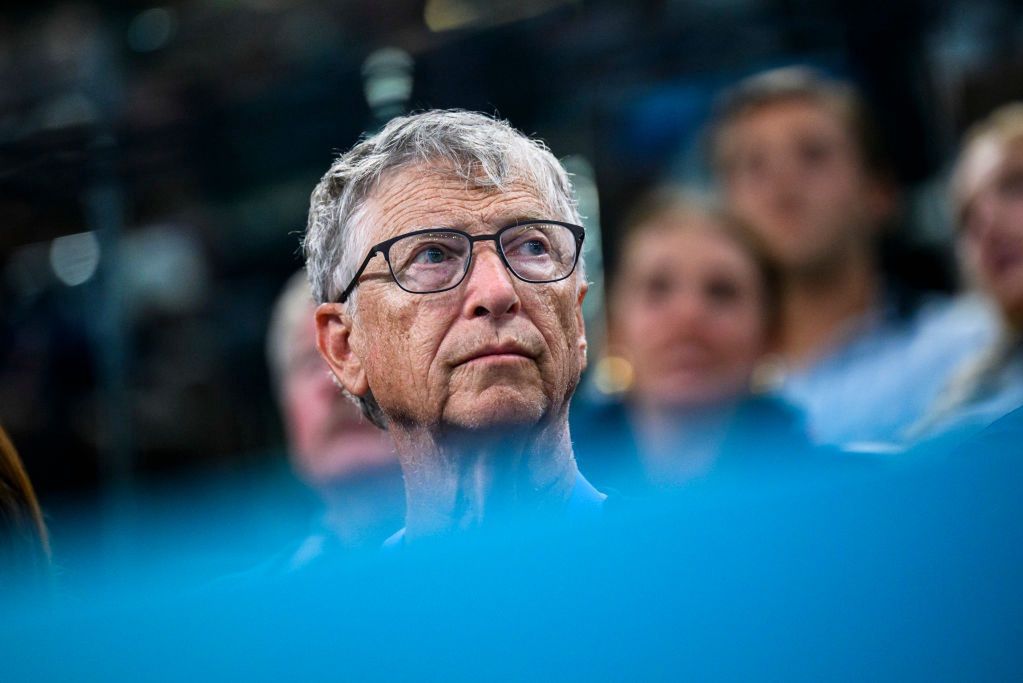 Bill Gates urges parents to limit children's smartphone use